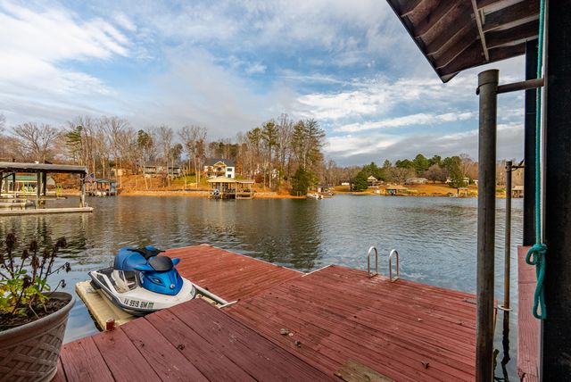 1392 Hermitage CIR, Huddleston, VA 24104