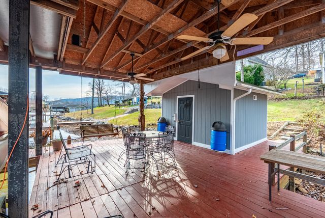 1392 Hermitage CIR, Huddleston, VA 24104