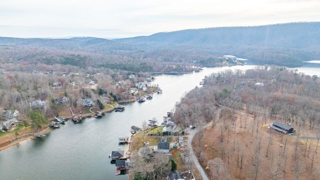 1392 Hermitage CIR, Huddleston, VA 24104