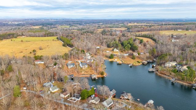 1392 Hermitage CIR, Huddleston, VA 24104