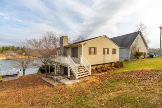 1392 Hermitage CIR, Huddleston, VA 24104