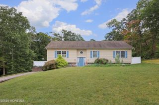 32 Oakland Drive, Jackson, NJ 08527
