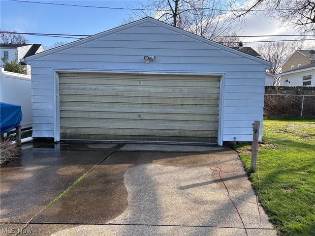 1920 Schiller Avenue, Cuyahoga Falls, OH 44223