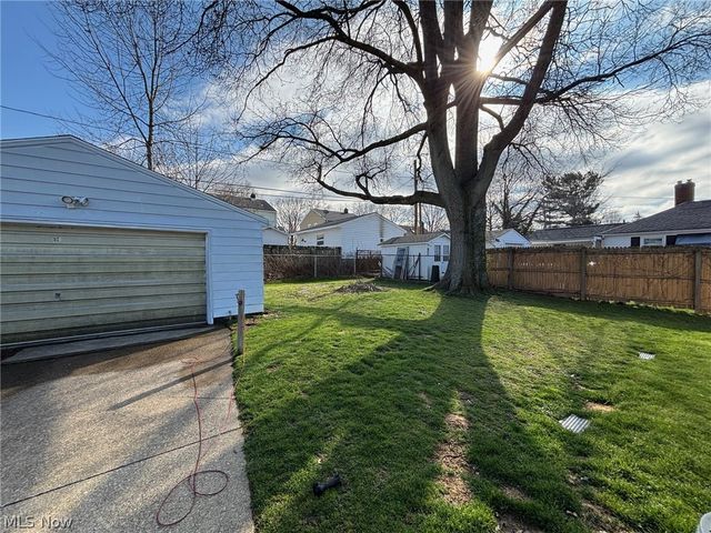 1920 Schiller Avenue, Cuyahoga Falls, OH 44223