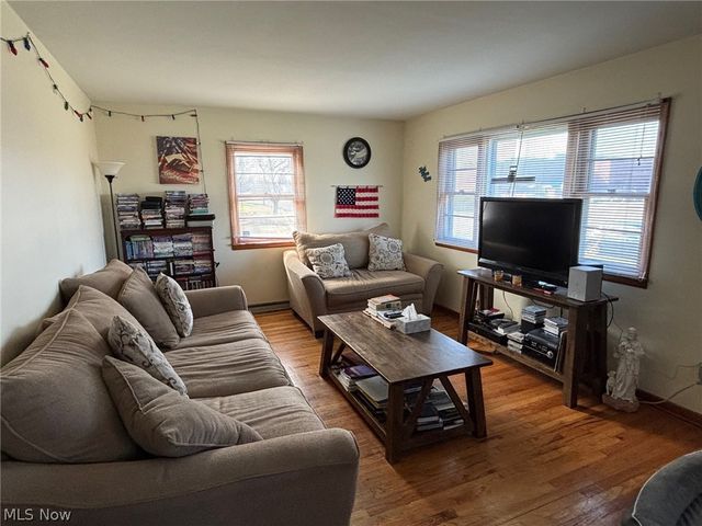 1920 Schiller Avenue, Cuyahoga Falls, OH 44223