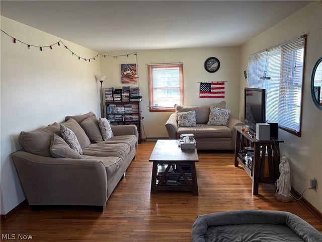 1920 Schiller Avenue, Cuyahoga Falls, OH 44223