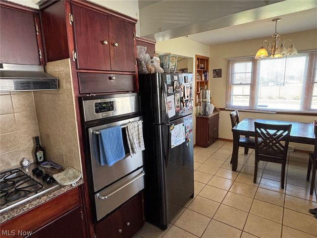 1920 Schiller Avenue, Cuyahoga Falls, OH 44223