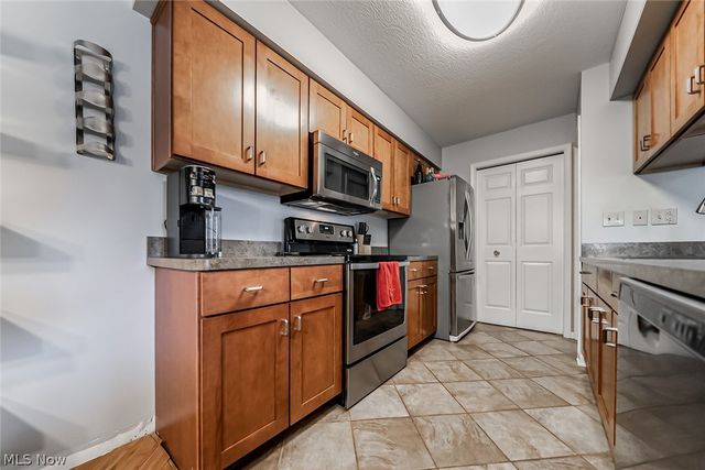 22586 Lenox Drive, Fairview Park, OH 44126