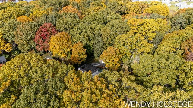 713 N Shore Drive, Park Twp, MI 49424