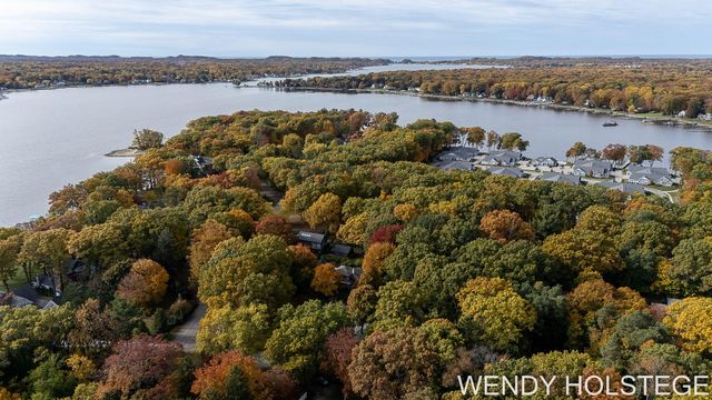 713 N Shore Drive, Park Twp, MI 49424