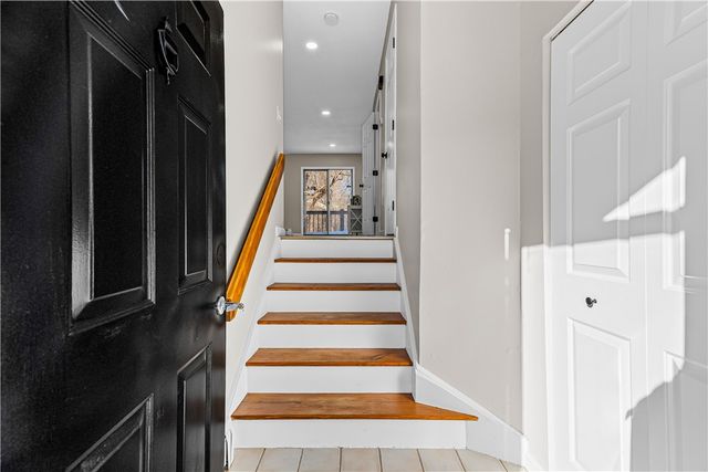 565 Quaker Lane 42, West Warwick, RI 02893