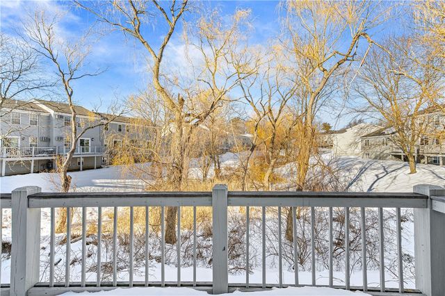 565 Quaker Lane 42, West Warwick, RI 02893