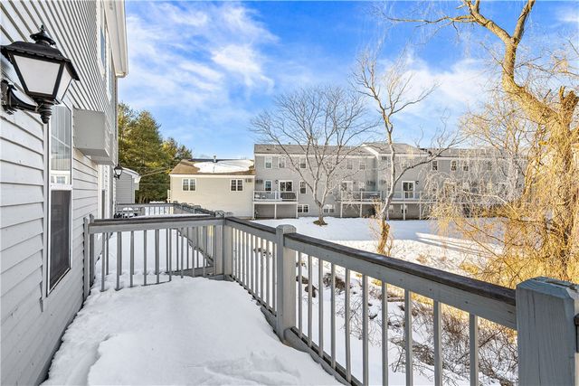 565 Quaker Lane 42, West Warwick, RI 02893