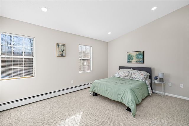 565 Quaker Lane 42, West Warwick, RI 02893