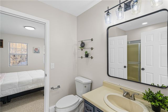 565 Quaker Lane 42, West Warwick, RI 02893