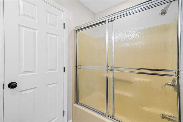 565 Quaker Lane 42, West Warwick, RI 02893