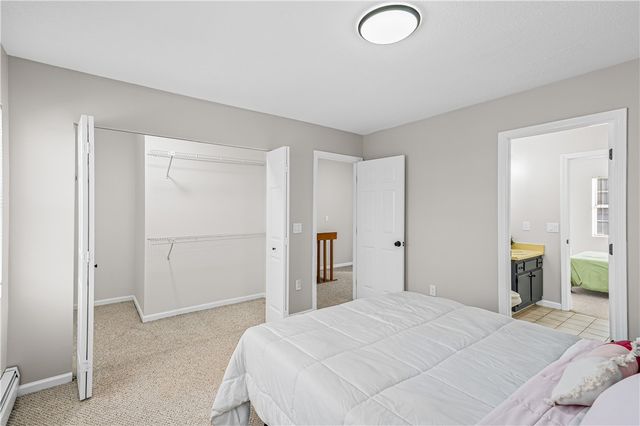 565 Quaker Lane 42, West Warwick, RI 02893