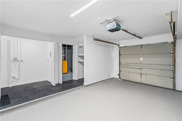 565 Quaker Lane 42, West Warwick, RI 02893