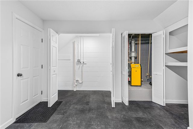 565 Quaker Lane 42, West Warwick, RI 02893