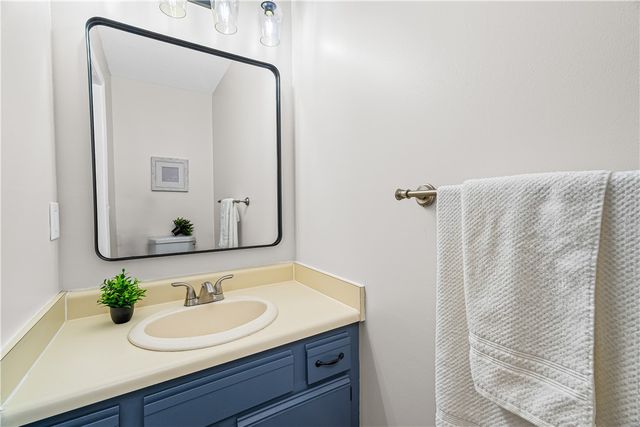 565 Quaker Lane 42, West Warwick, RI 02893