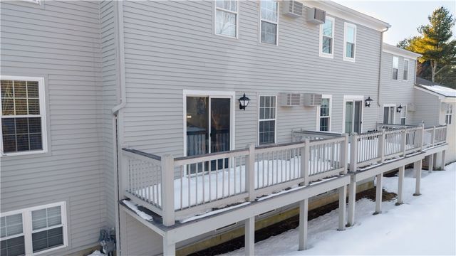 565 Quaker Lane 42, West Warwick, RI 02893