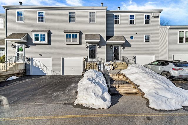 565 Quaker Lane 42, West Warwick, RI 02893