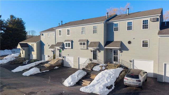 565 Quaker Lane 42, West Warwick, RI 02893