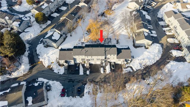 565 Quaker Lane 42, West Warwick, RI 02893