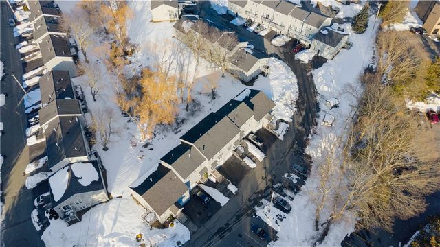 565 Quaker Lane 42, West Warwick, RI 02893