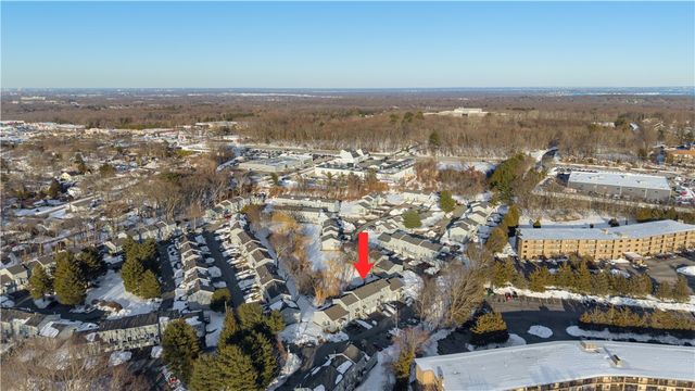 565 Quaker Lane 42, West Warwick, RI 02893