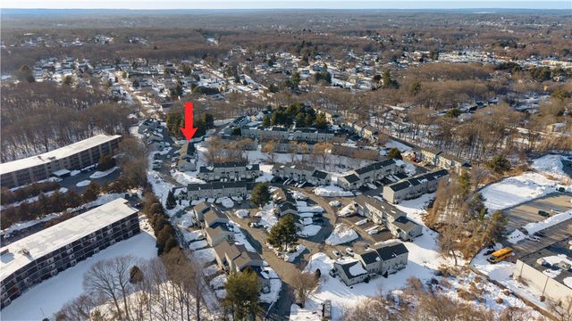 565 Quaker Lane 42, West Warwick, RI 02893