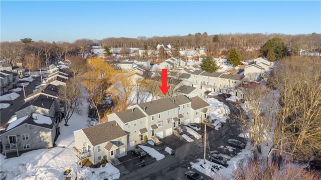 565 Quaker Lane 42, West Warwick, RI 02893