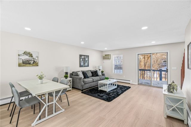 565 Quaker Lane 42, West Warwick, RI 02893