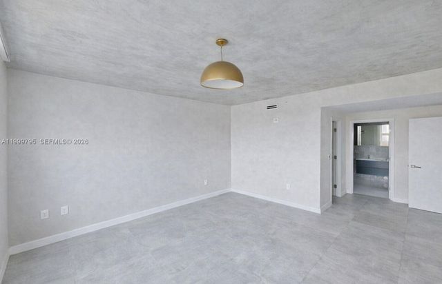 3250 NE 1st Ave PH1115, Miami, FL 33137