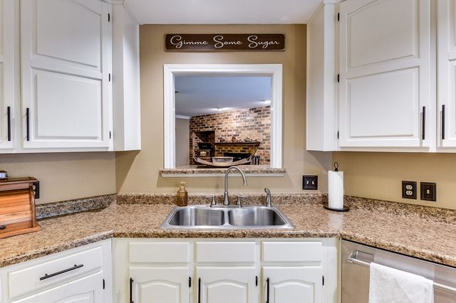 3821 Devonaire Drive, Fort Worth, TX 76008