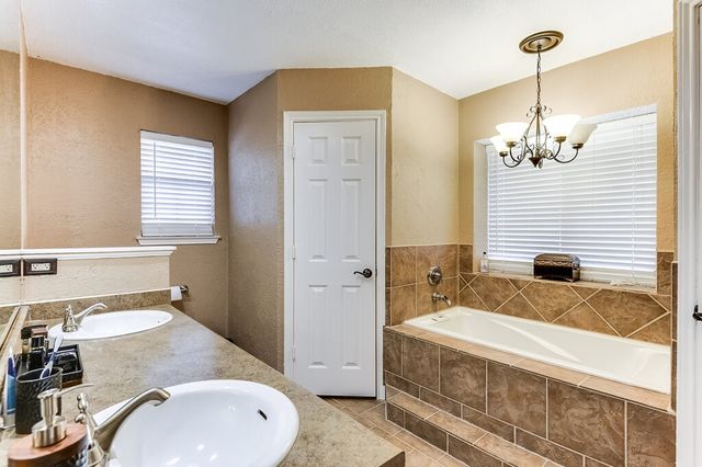 3821 Devonaire Drive, Fort Worth, TX 76008