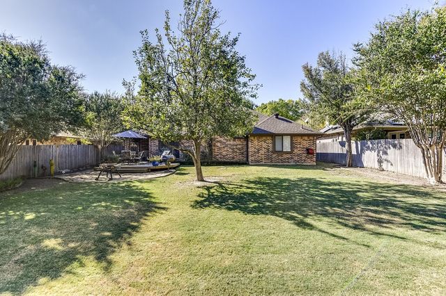 3821 Devonaire Drive, Fort Worth, TX 76008