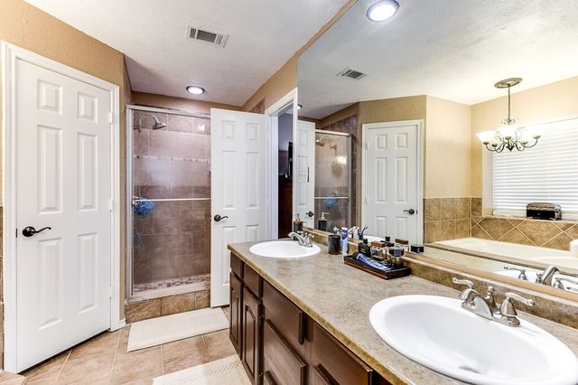 3821 Devonaire Drive, Fort Worth, TX 76008