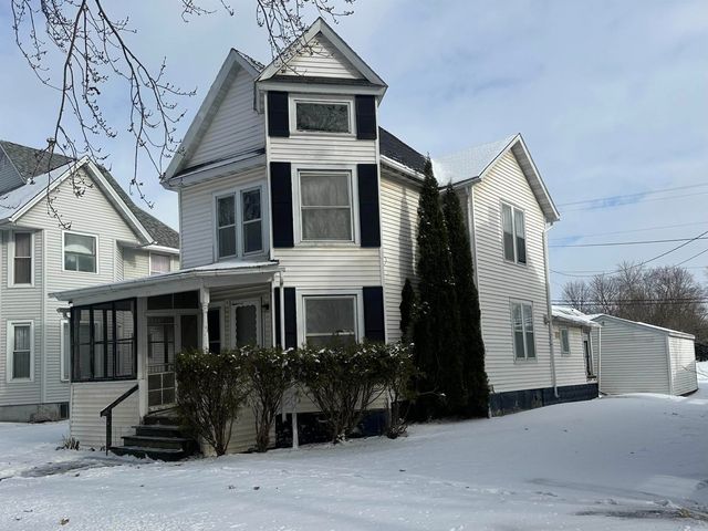 215 1st Ave NE, Oelwein, IA 50662