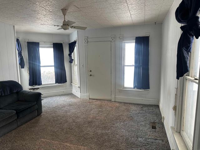 215 1st Ave NE, Oelwein, IA 50662