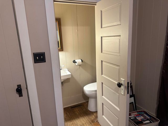 215 1st Ave NE, Oelwein, IA 50662