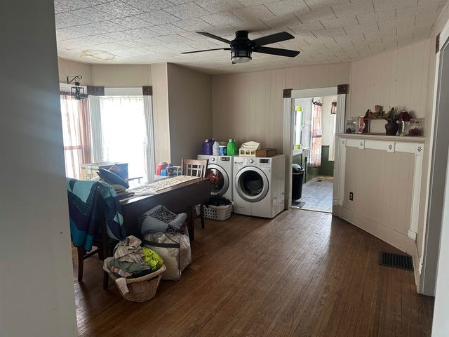 215 1st Ave NE, Oelwein, IA 50662