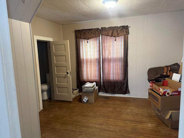 215 1st Ave NE, Oelwein, IA 50662