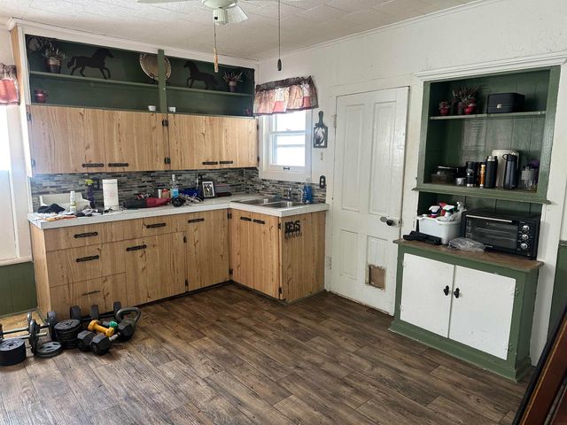 215 1st Ave NE, Oelwein, IA 50662