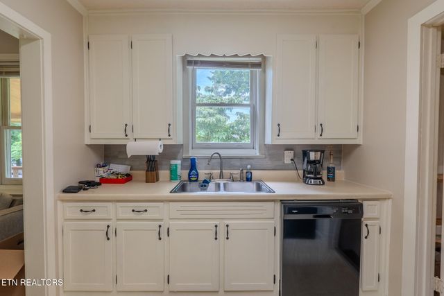 213 Colonial Drive, Knoxville, TN 37920