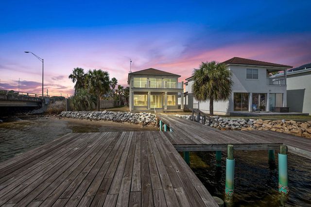 901 Lighthouse Road, Fort Walton Beach, FL 32547