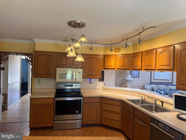 418 WELSFORD RD, Fairless Hills, PA 19030