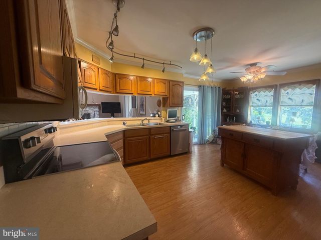 418 WELSFORD RD, Fairless Hills, PA 19030