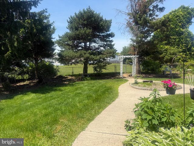 418 WELSFORD RD, Fairless Hills, PA 19030