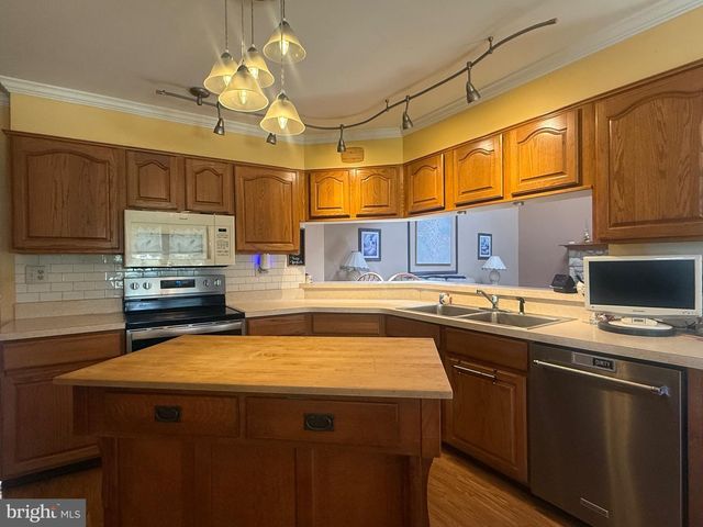 418 WELSFORD RD, Fairless Hills, PA 19030